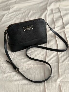 Kate Spade Black Pebbled Leather Crossbody Bag – Hot Pink Lining